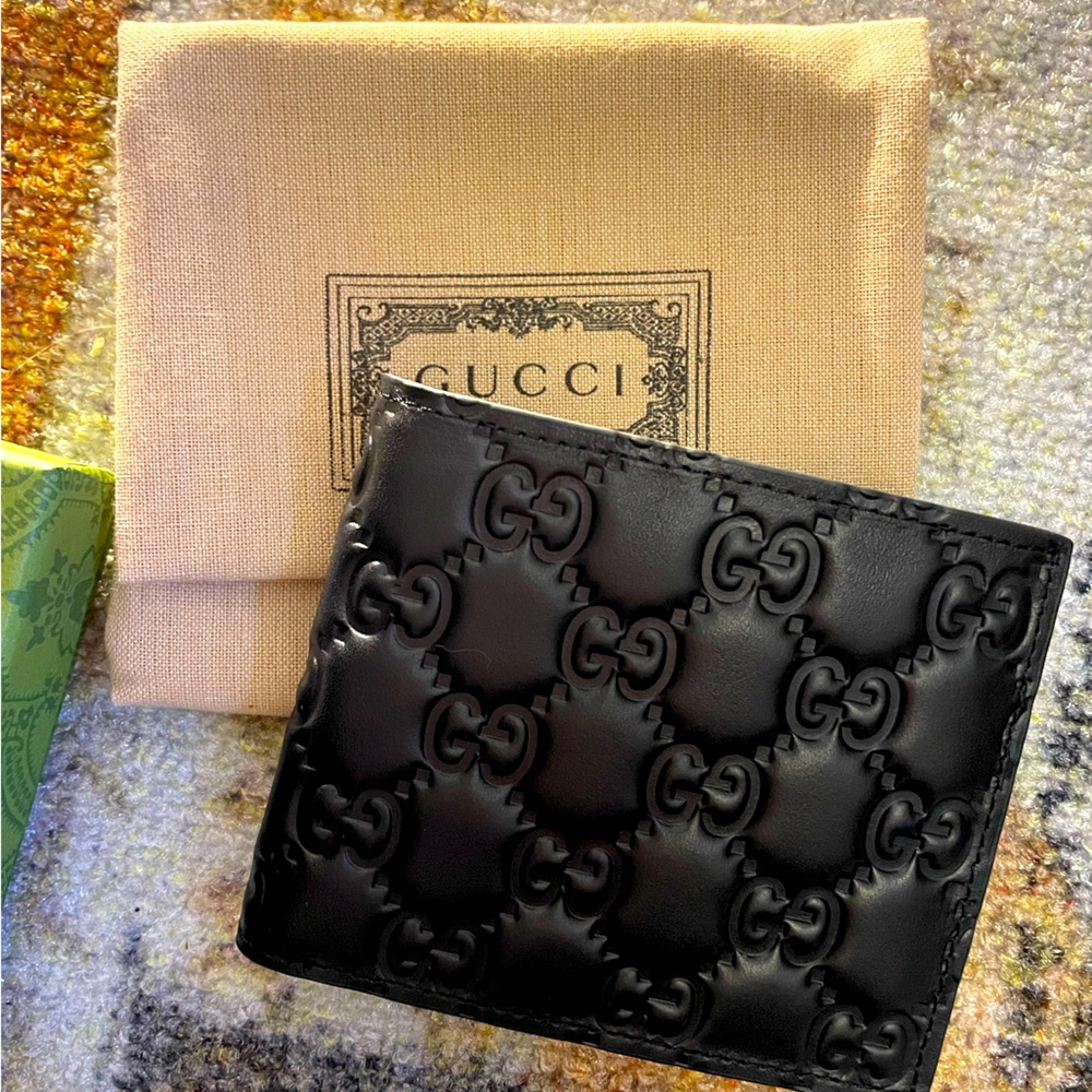 GUCCI Mens black GG embossed Bi-fold wallet new in Box